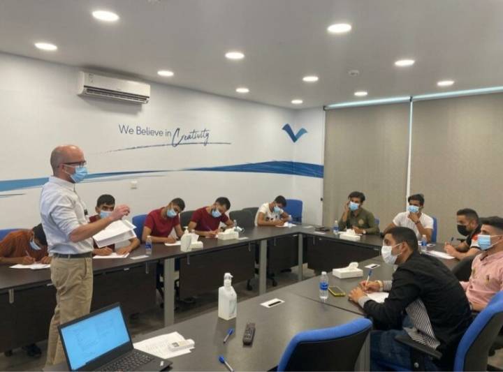 أكاديمية مكارم في أيلة تنظم ورشة متخصصة لرجال الإنقاذ البحري.