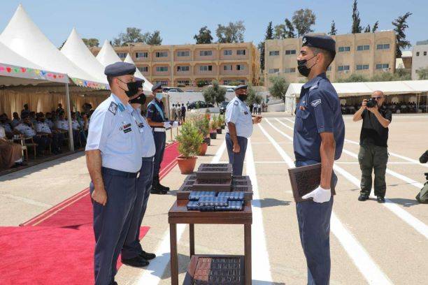 تخريج الفوجين السابع والخمسين (ب) والثامن والخمسين من تلاميذ كلية الأمير فيصل الفنية