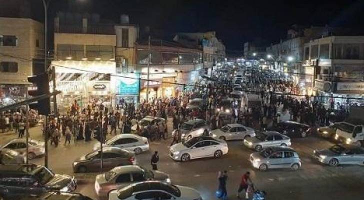 أردنيون يتسائلون: هل تقلِّص الحكومة ساعات حظر التجول ليلة عيد الأضحى؟