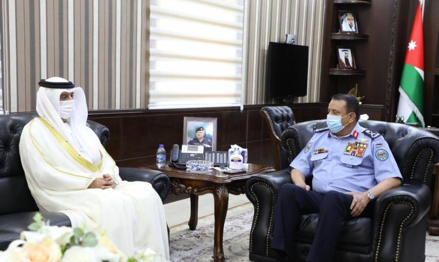 مدير الأمن العام يلتقي السفير الاماراتي في عمان
