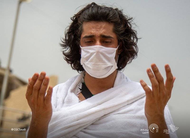 ضيوف الرحمن يرفعون أكفّ الدعاء طلبًا للمغفرة والرحمة...صور