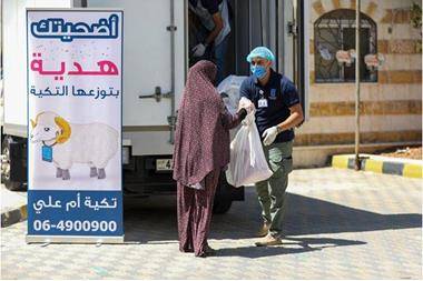 تكية أم علي تباشر بتوزيع لحوم الأضاحي على المحتاجين