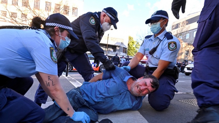 Disgruntled Australians scuffle with police at banned ‘Freedom’ marches as Covid19 lockdown extended in Sydney (PHOTOS, VIDEOS)