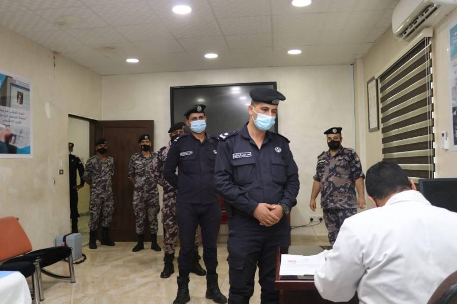 مديرية الأمن العام تواصل حملتها لتطعيم مرتباتها ضد فيروس كورونا.