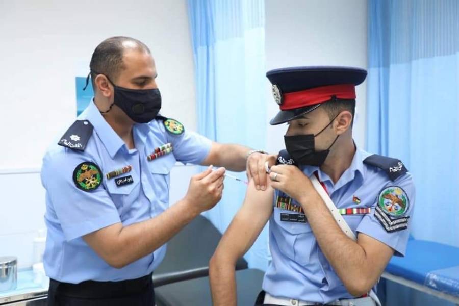 مديرية الأمن العام تواصل حملتها لتطعيم مرتباتها ضد فيروس كورونا