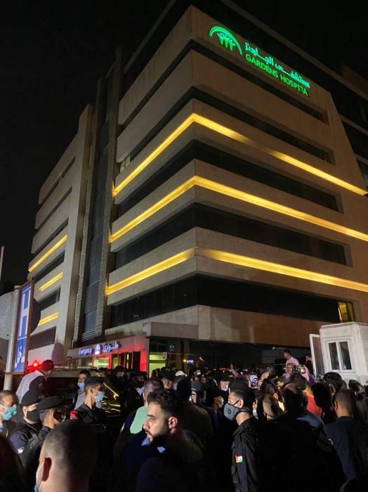 عاجل : شاهد عيان يروي تفاصيل ما حدث داخل مستشفى الجاردنز