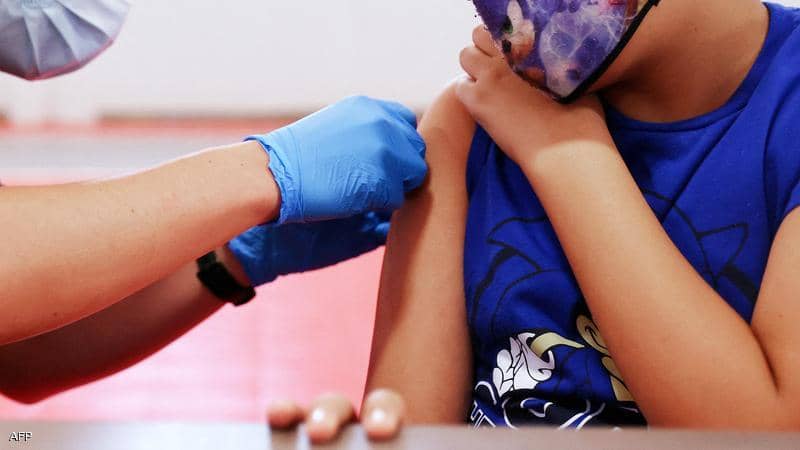 اعتبارا من اليوم الأحد .. العمل بقرار تخفيض سن التطعيم إلى 12 عاماً