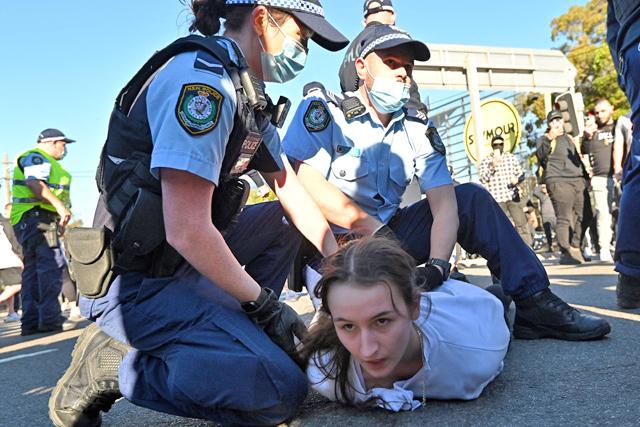 Protesters clash with police as thousands march against Australia lockdown