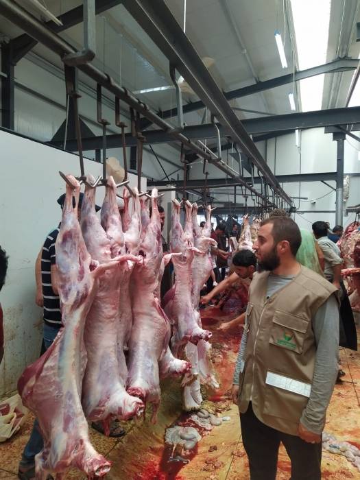 الجمعية الأردنية الخيرية لتأهيل ورعاية الايتام والفقراء بالتعاون مع جمعية الشارقة الخيرية توزع لحوم الأضاحي للعائلات الفقيرة