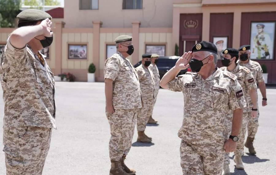 الملك يبدي ارتياحه الكبير لجاهزية تشكيلات ووحدات الجيش