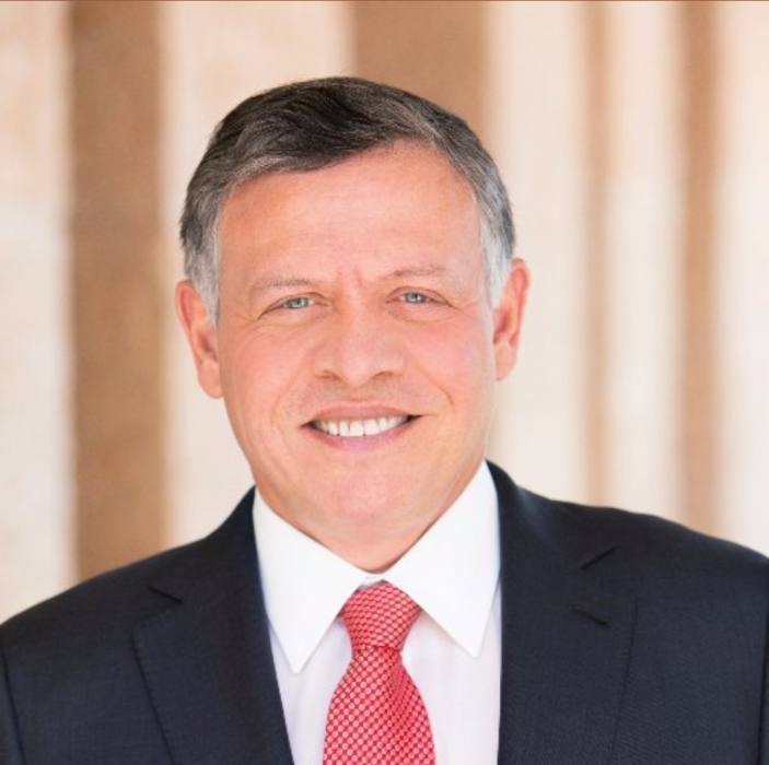 العيسوي ينقل تعازي الملك إلى آل بسيسو