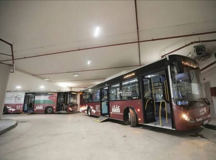 الخصاونة يوجه: اللقاح أو PCR لاستخدام الباص السريع