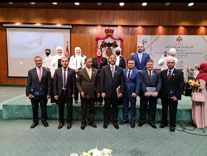 جائزة الموظف المثالي في الخدمة المدنية...