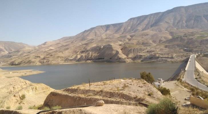 مزارعون يحذرون من كارثة بيئية بسبب انخفاض مخزون سد الموجب