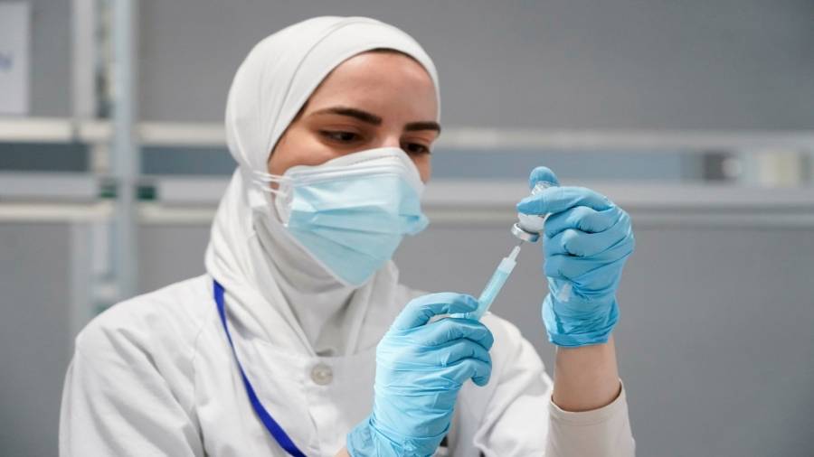 إعطاء أكثر من 65 ألف جرعة جديدة من لقاح كورونا خلال 24 ساعة في الأردن