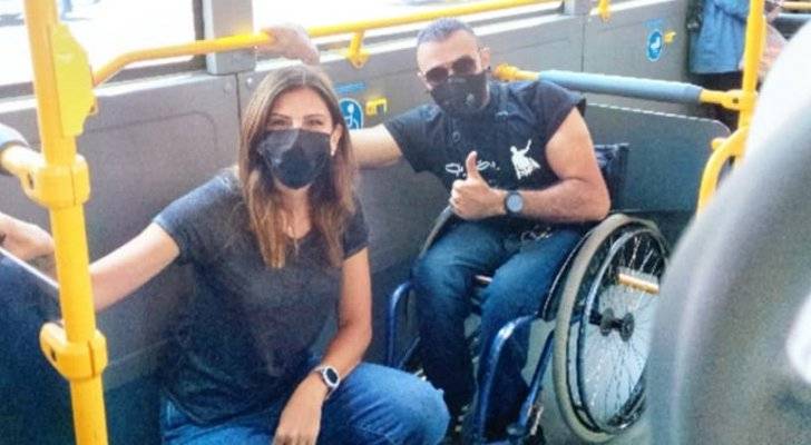 أردنية عن خدمات الباص السريع لذوي الإعاقة: ما تخيلت ضخامة المشروع وفخامته غير لما شفته