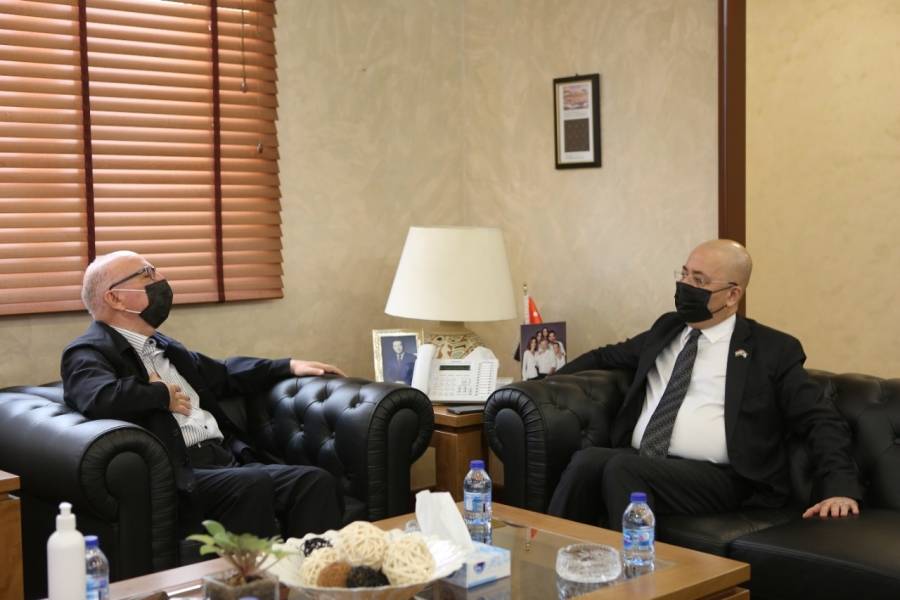 وزير الأشغال يستقبل السفير العراقي