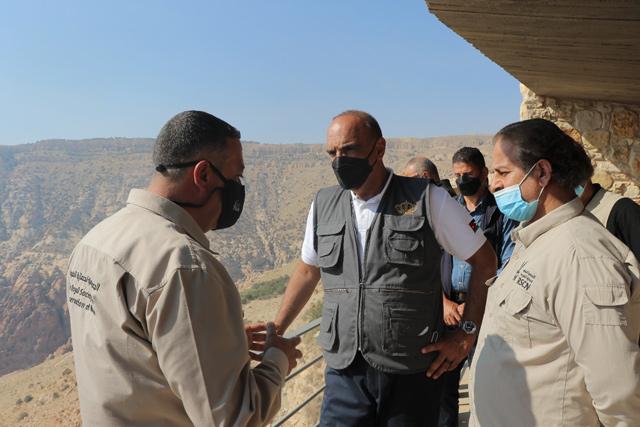 PM pays visits to Maan, Tafileh, checks on vital public facilities