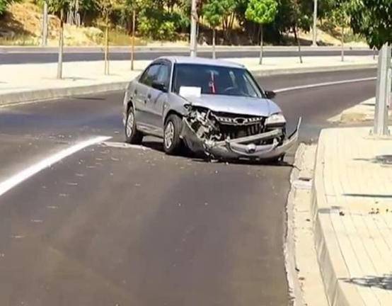 حادث تصادم في مسرب الباص السريع