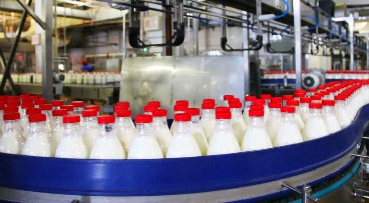 الصناعة والتجارة تستدعي احدى شركات الألبان وتحقق معها في قضية رفع الأسعار