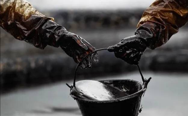 أسعار النفط تواصل تراجعها في السوق الاميركية