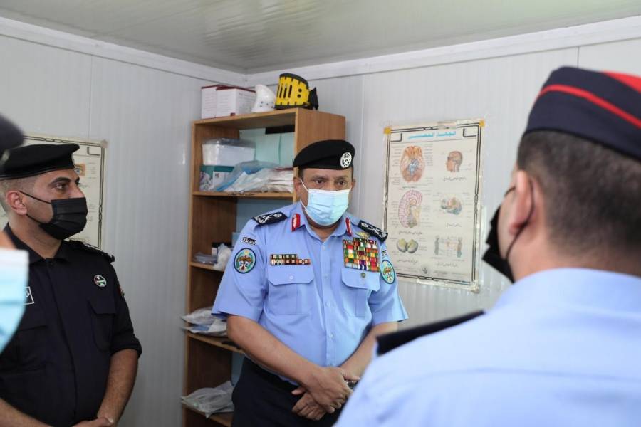 مدير الأمن العام يفتتح المحطة الأمنية المتكاملة للممر التنموي (طريق الـ100) .