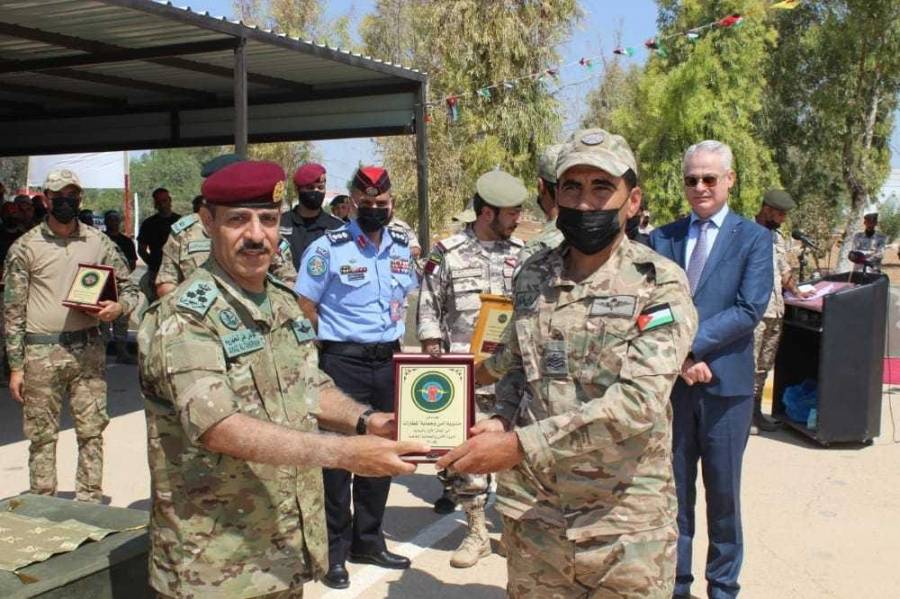 العميد الطهراوي يرعى تخريج دورة الأمن والحماية الخاصة رقم 244... صور