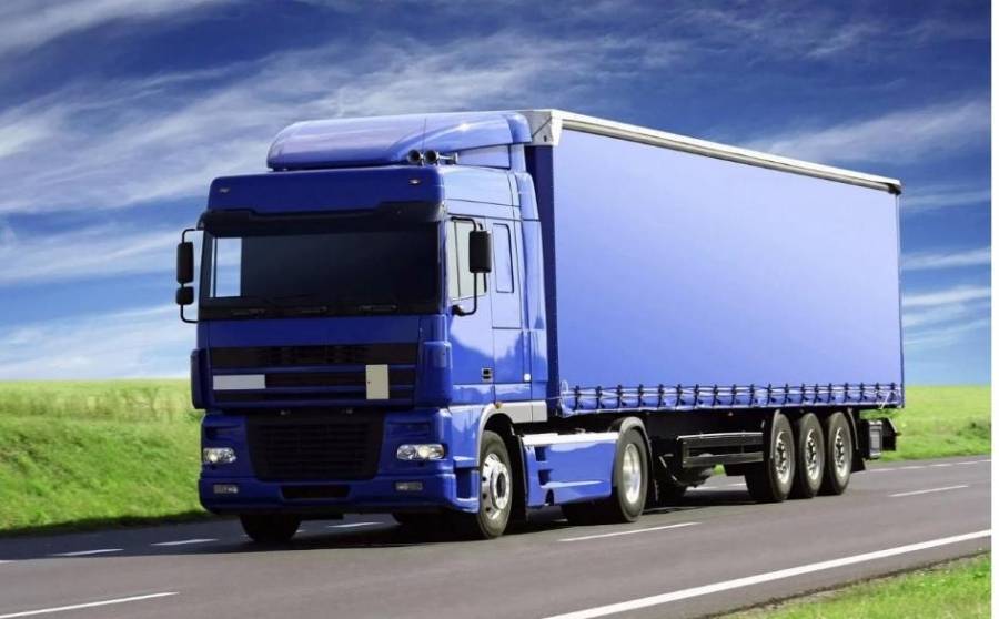 الدوريات الخارجية تضبط حدثًا  غير مرخص يقود مركبة شحن  في القويرة