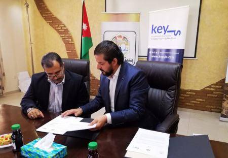 مفاتيح وبلدية مادبا تطلقان مبادرة حديقة بيئية تعليمة