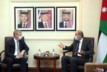 الصفدي وكوبمانز يبحثان الحفاظ على التهدئة في الأراضي الفلسطينية