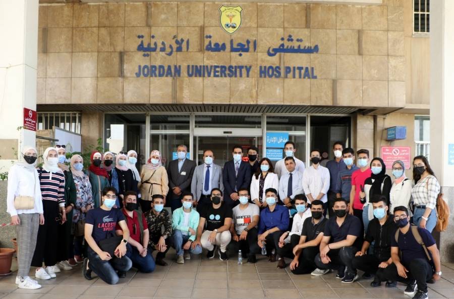 ضمن مشروع Meditec وفد طلابي يزور مستشفى الجامعة الأردنية.. صور
