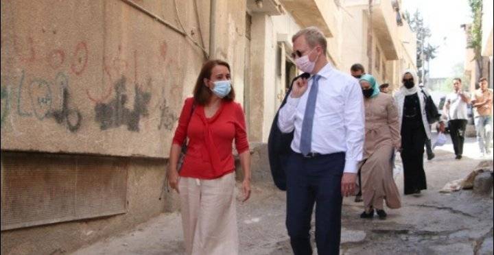 مسؤول أوروبي يزور مخيم ماركا للاجئين في الأردن