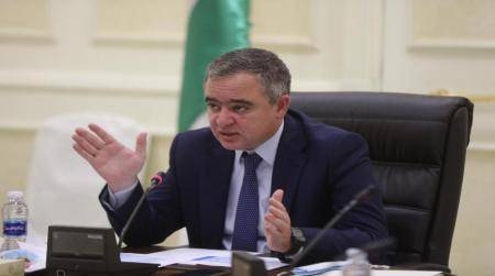 الوزير النابلسي يؤكد أهمية السعي لبناء شخصية شبابية تخدم المجتمع