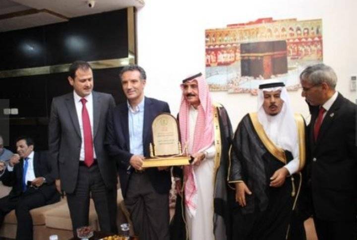 وزير السياحة والاثار يفتتح مركز الزوار وفندق ملتقى العرب ويتفقد سير العمل بمشروع التلفريك