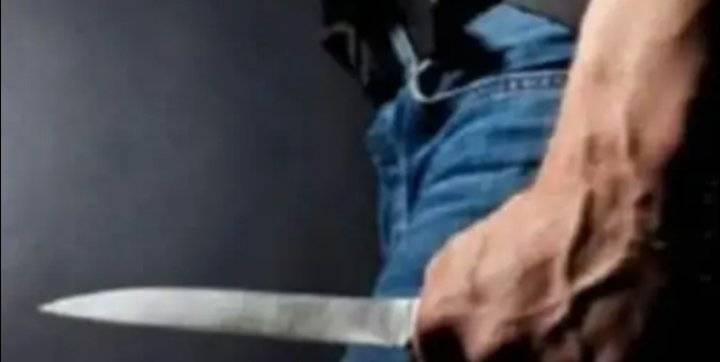 خارج عن القانون يشوه رجل خمسيني بأداه حادة بعين الباشا