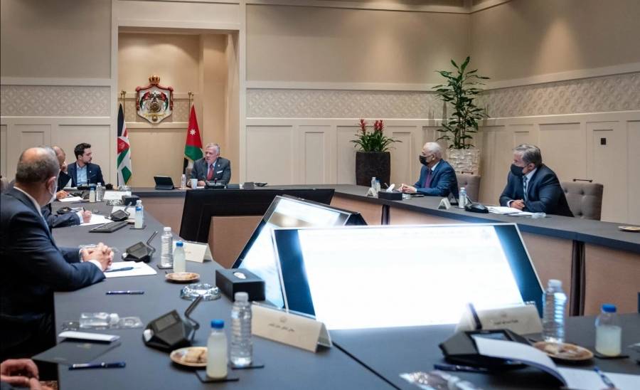 الملك: أي إجراء يجب أن يراعي مصلحة الطلبة التعليمية