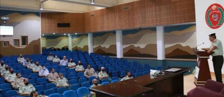 افتتاح دورة قادة الكتائب والتفتيشات بكلية القيادة والأركان