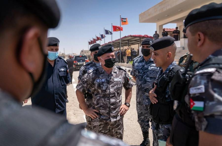 الملك يتابع تمريناً للأمن العام