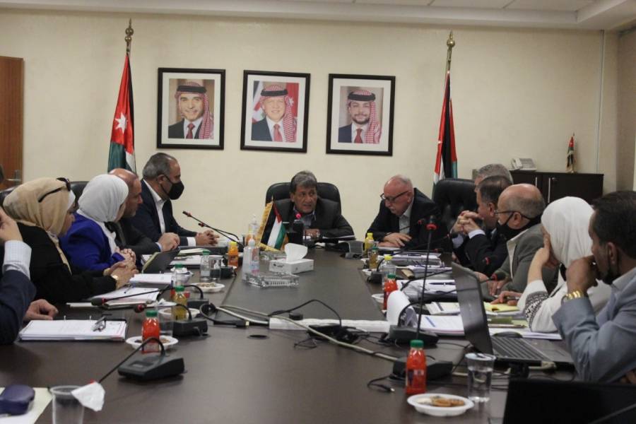 اللجنة التوجيهية لمشروع حافلات  التردد المنتظم (السريع) عمان – الزرقاء تعقد اجتماعا