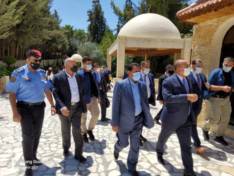 وزير الخارجية التركي يزور صرح الشهداء الأتراك في السلط... صور