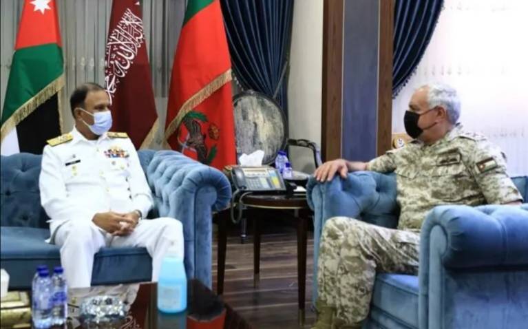 اللواء الحنيطي يبحث أوجه التنسيق العسكري مع باكستان