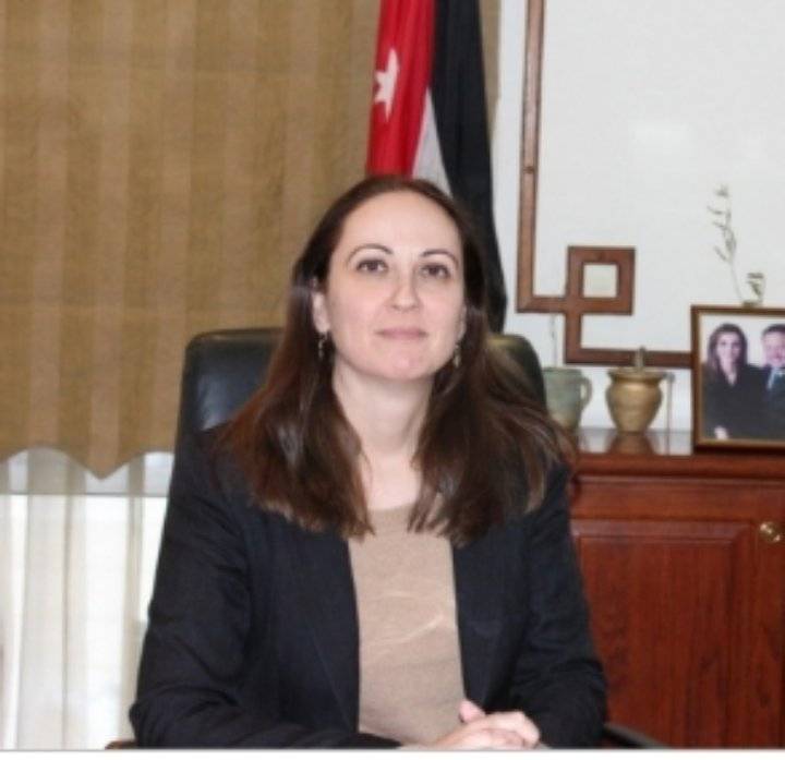 تفاصيل اجتماع الـ(10) دقائق الذي جمع الوزيرة مها العلي ومربي الابقار ومنتجي الحليب