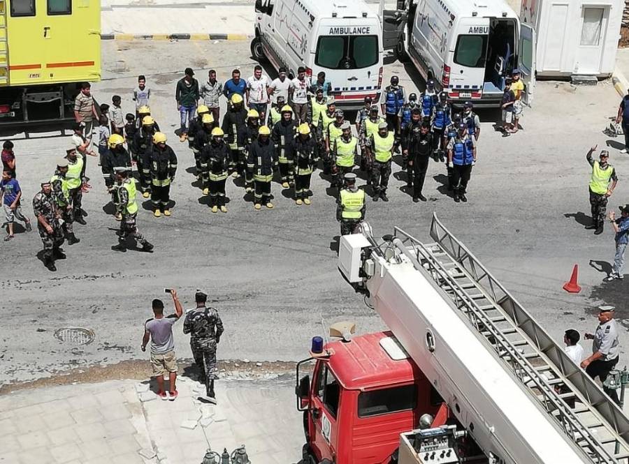 تمرين وهمي لإخلاء محاصرين بمستشفى الزرقاء الحكومي اثر اندلاع حريق