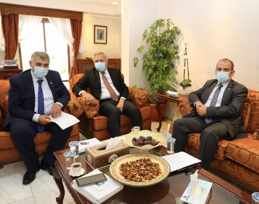 البيئة والبحوث الزراعية يناقشان مشروع المحافظة على الملقحات البرية...