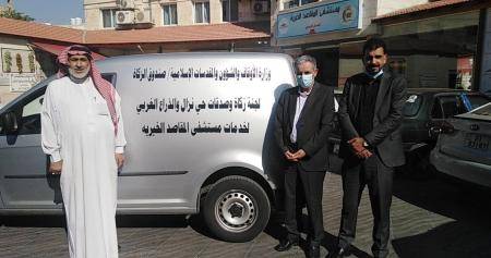 لجنة زكاة نزال تتبرع بسيارة نقل مشترك لمستشفى المقاصد