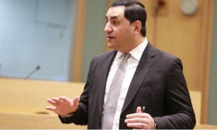 فريحات مصاب بعدة كسور عقب سقوطه عن الخيل