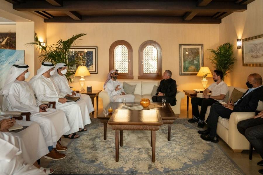 الملك يستقبل وفدا إماراتيا برئاسة الشيخ طحنون بن زايد