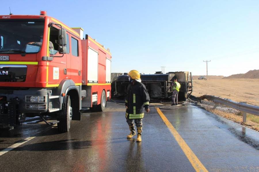 اصابة شخص اثر تدهور صهريج واشتعالة على الطريق الصحراوي