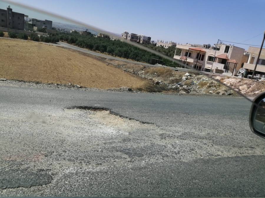 خمسون عائقا امام حركة المشاة و المركبات في محافظة اربد