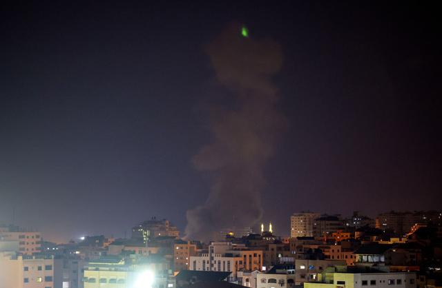 Israel strikes Gaza after border clashes